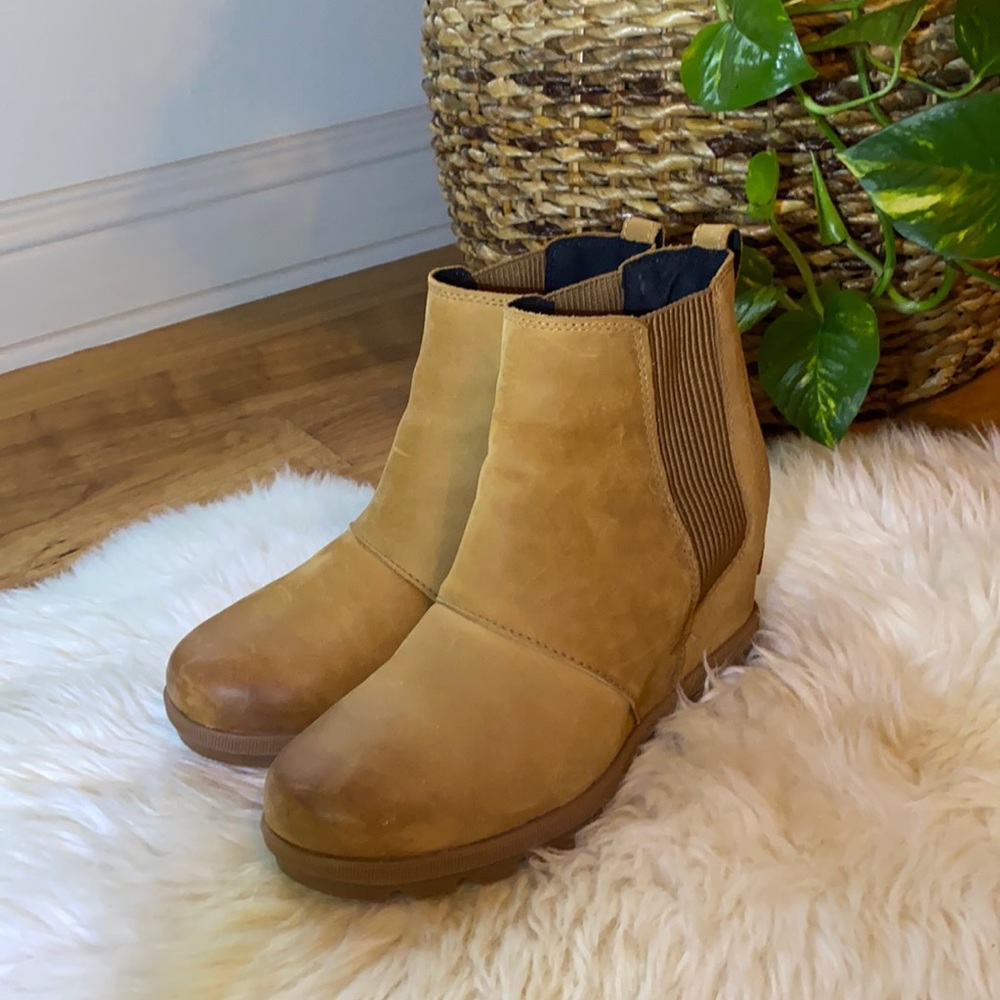 Brown Sorel Boots Size 8
